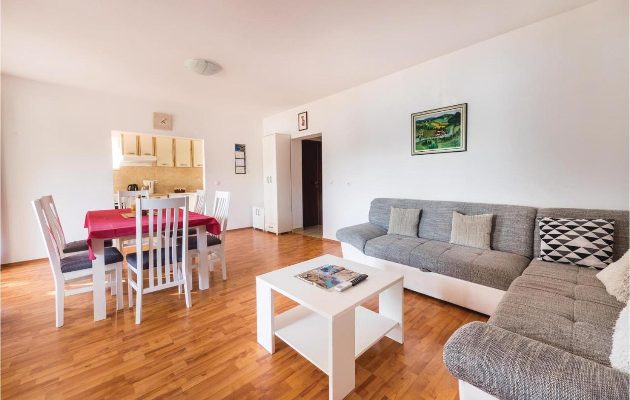 Cozy Apartment In Blace With Wifi Kültér fotó