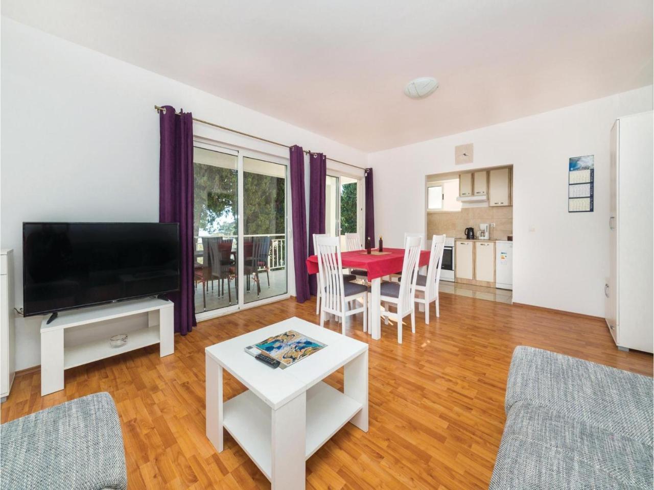 Cozy Apartment In Blace With Wifi Kültér fotó